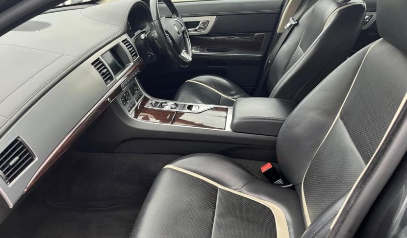 
								Jaguar XF 2015 full									